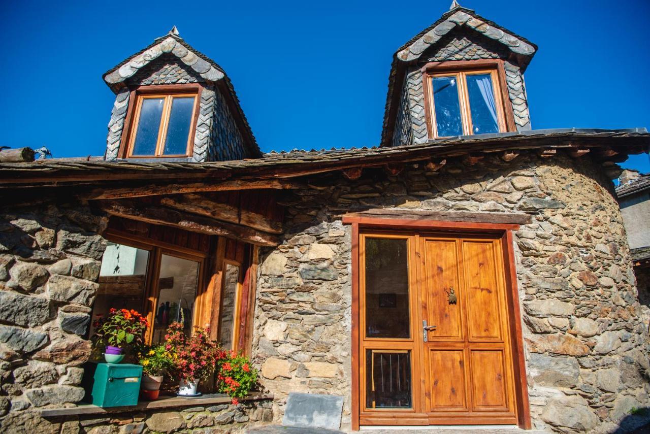 The Dragon Barn - Grenier Villa Ascou Buitenkant foto